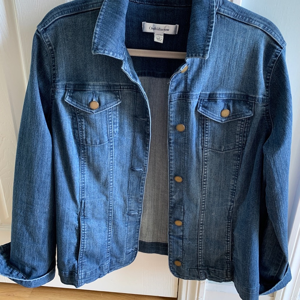 🪢 3/$15 Jean Jacket sz L, pockets, lt weight,C&B